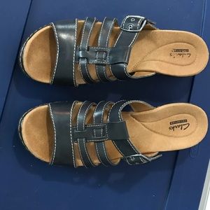 Clarks sandals size 10